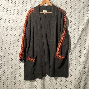 EUC Old Navy cardigan sweater, grey with pattern sleeves and pockets, XL